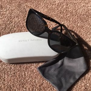 Oversized tortoise frame sunglasses